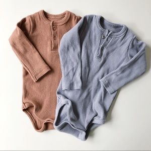 Mebie Baby ribbed bodysuits 3-6 months gray & clay